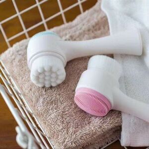 NWT, Exfoliating Facial Cleansing Brush